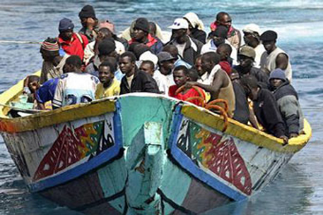 Более 70 мигрантов из Африки погибли на судне от голода 