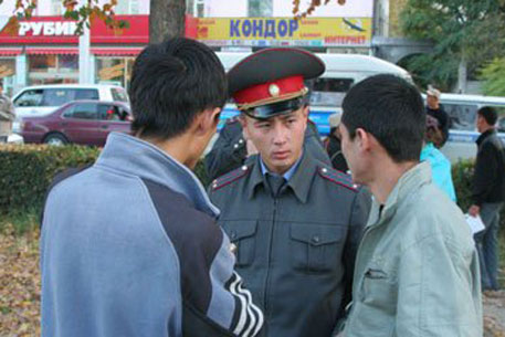 МВД Киргизии перестало следить за оппозицией
