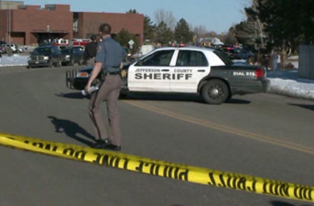 В одной из школ Колорадо неизвестный открыл стрельбу