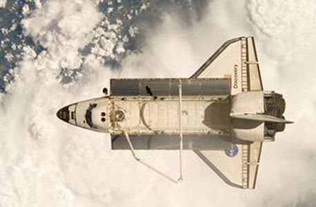 NASA перенесло место посадки шаттла "Дискавери"