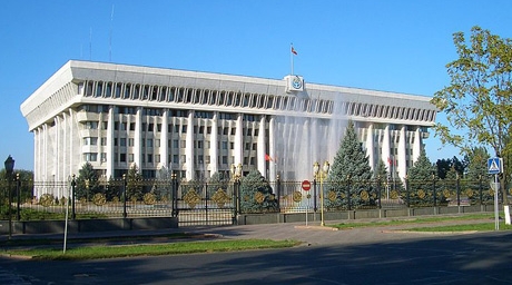 Выборы президента Кыргызстана наметили на третье воскресенье ноября