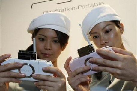 Sony совместит мобильный телефон с приставкой PSP