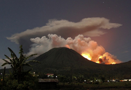 В Индонезии из-за вулкана эвакуировано более пяти тысяч человек