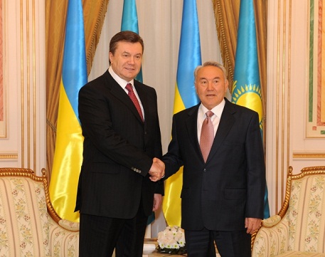 Назарбаев пожелал Украине политической стабильности