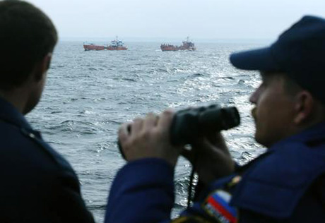 Спасатели приняли гидрокостюм за тело третьего моряка со шхуны "Партнер"