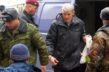 Лебедев призвал суд признать незаконным его арест в 2004 году
