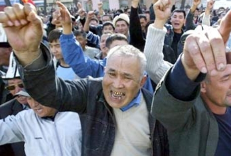 В Бишкека начался митинг противников партии "Ата-Журт"
