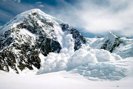 Пять человек погибли под лавинами в австрийских Альпах