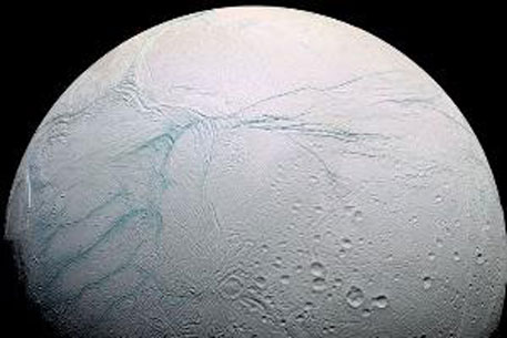 На спутнике Сатурна нашли океан подо льдом