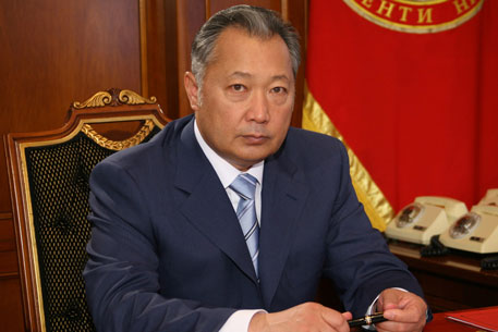 Президент Киргизии написал книгу о "тюльпановой революции"