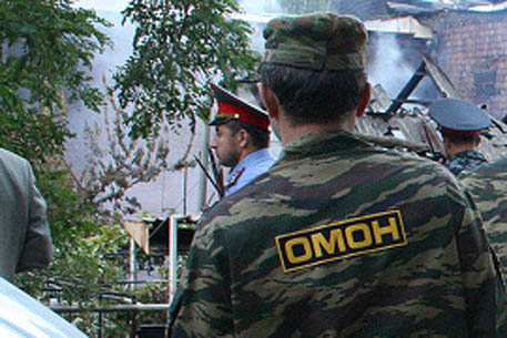 Вооруженный москвич не впускал в горящую квартиру пожарных 