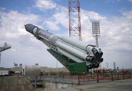 На Байконуре готовят старткомплекс к запуску спутников "Глонасс-М"