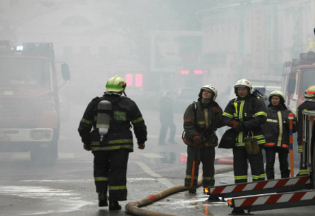 Пожар в ресторане в центре Москвы загнал людей на крышу