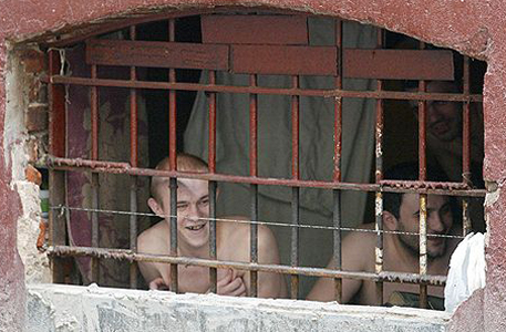 В России запретили проводить опыты на заключенных