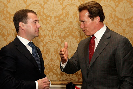 Медведев и Шварценеггер обменялись твитами
