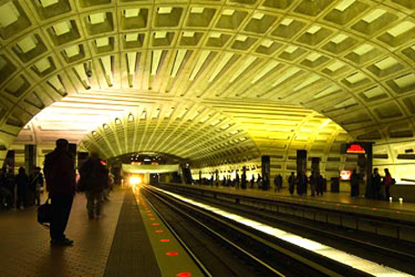 В Вашингтоне из-за задымления эвакуировали станцию метро