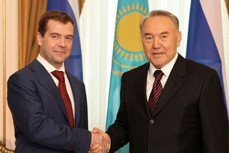 Назарбаев предложил Медведеву помощь в борьбе с пожарами