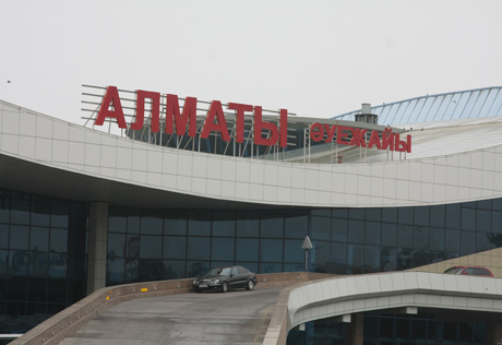 В алматинском аэропорту задержали 12 рейсов