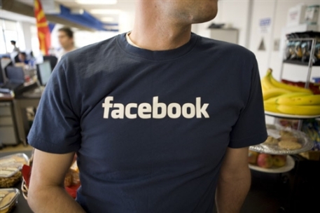 Facebook стал лидером десятки популярнейших сайтов в Великобритании