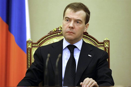 Медведев предложил наказать прогуливающих заседания депутатов