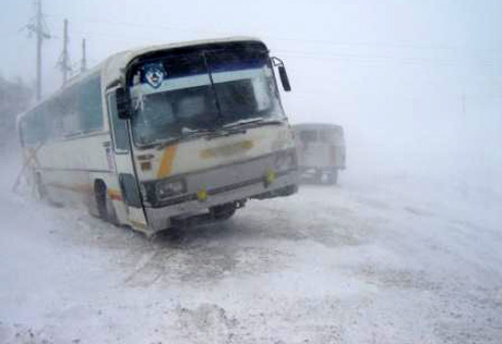 В Акмолинской области застрял автобус с гражданами Узбекистана