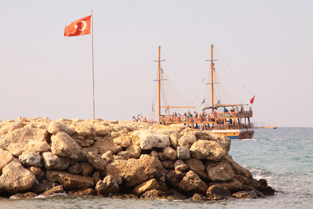 Турция закрыла проливы Босфор и Дарданеллы