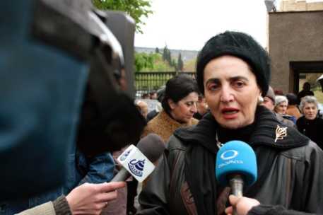 Мать арестованного Гамсахурдия объявила голодовку в знак протеста