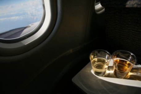 В России за пьянство в самолете оштрафуют на 25 долларов