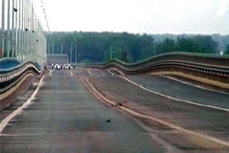В Волгограде сняли все ограничения на проезд по "танцующему мосту"