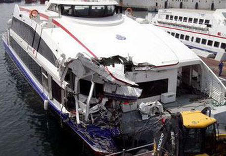 При столкновении судов у берегов Турции пострадали 20 человек