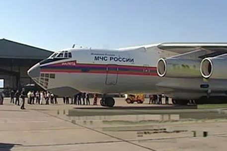 Самолет МЧС доставил в Москву 97 киргизских беженцев