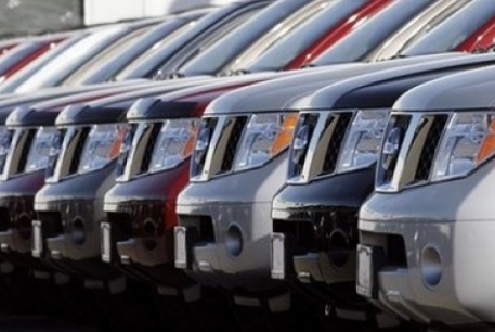 С начала года продажи новых машин в Казахстане снизились вдвое