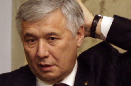Ющенко не отправит в отставку министра обороны Еханурова
