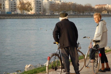 Франция объявила о намерении увеличить пенсионный возраст 