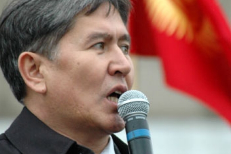 Двое кандидатов перестали бороться за пост президента Киргизии
