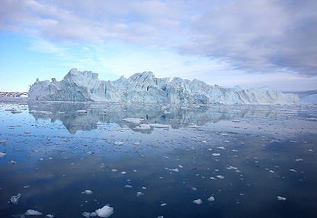 От ледников Гренландии отделился огромный айсберг