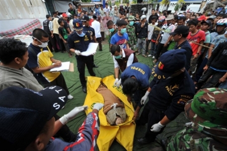 529 человек погибли при землетрясении на Суматре