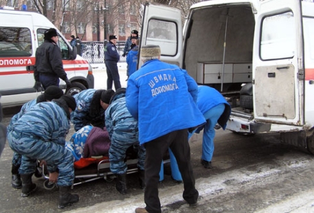 Из-под завалов луганской больницы освободили шесть человек