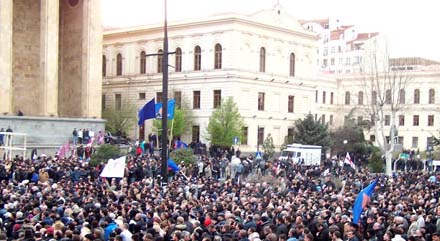 Грузинские оппозиционеры продлили акции протеста