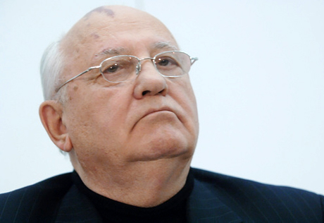 Горбачев назвал "зазнайством" поведение Путина и Медведева