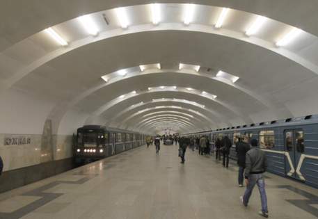 Пассажир умер от удара зеркалом поезда в метро Москвы