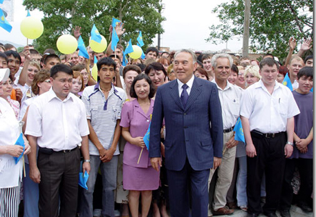 Назарбаев назвал причины отказа от статуса "лидера нации"