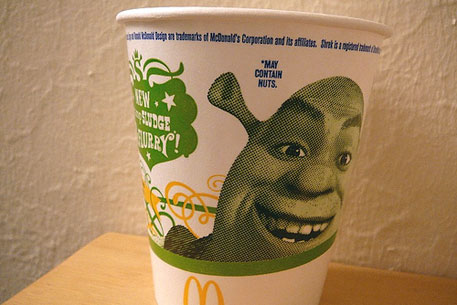 McDonald's отзовет стаканчики с изображением Шрека