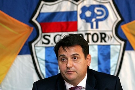 Российский футбольный клуб "Ротор" обвинили в неуплате налогов