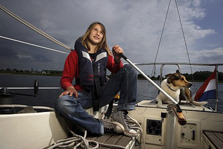14-летняя голландка начала кругосветное плавание