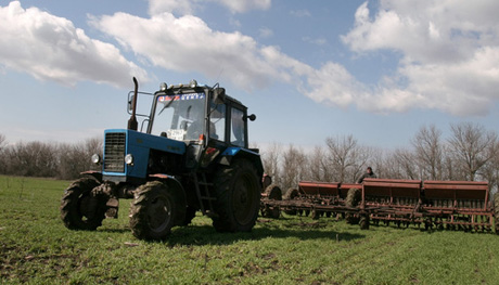 Белорусским женщинам подарят на 8 марта тракторы