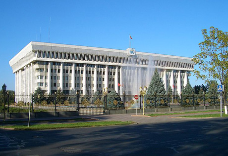 Запад попросил Кыргызстан побыстрее создать парламентскую коалицию