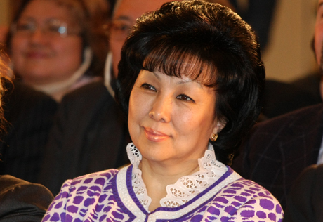 Казахстанские депутаты встретят Новый год в кругу семьи