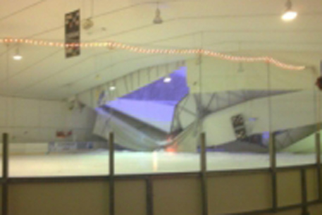 На красноярских хоккеистов едва не обрушилась крыша ледового дворца