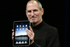 iPad в руках Стива Джобса. Фото <a >©AFP</a>
